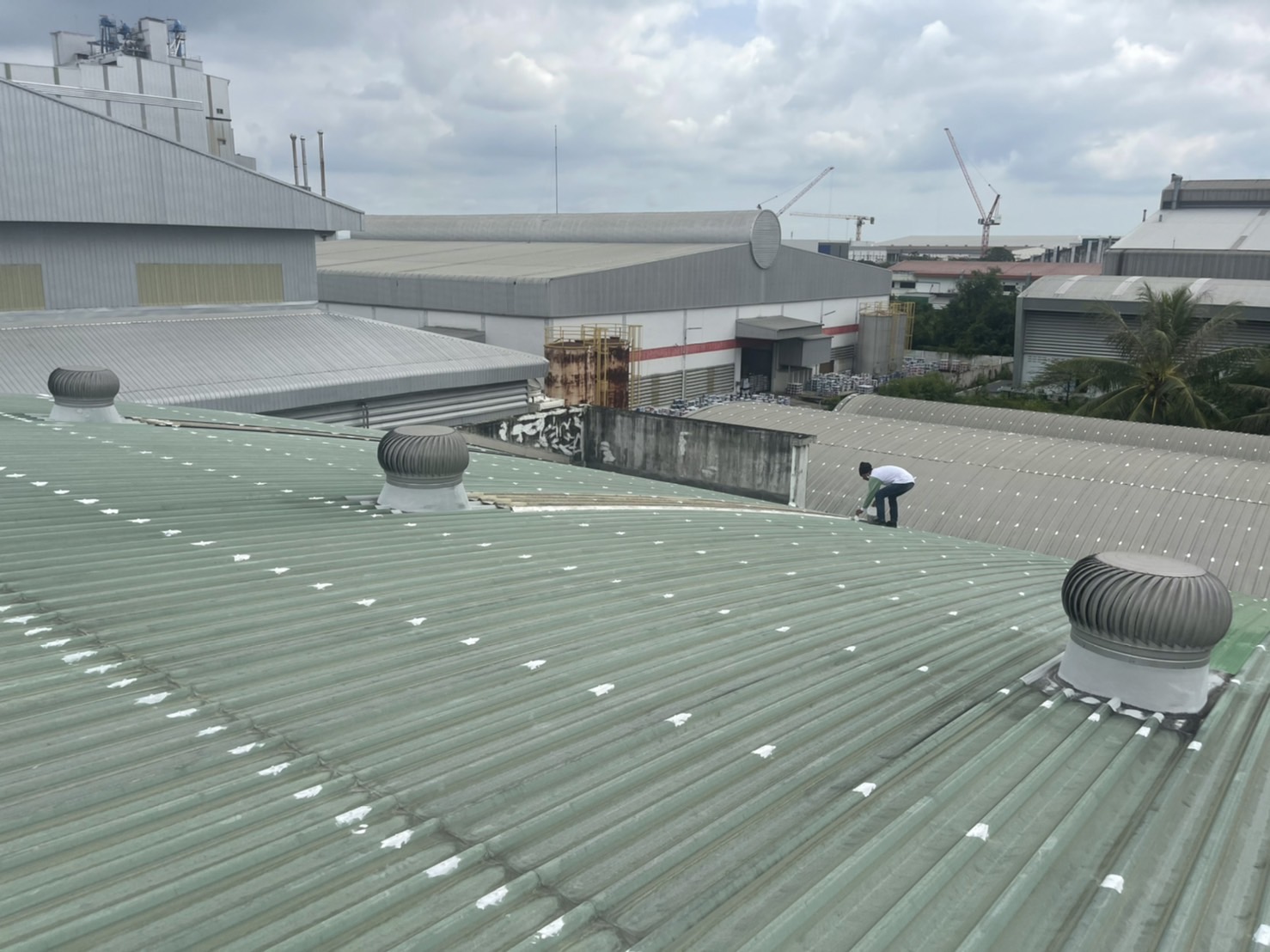 13 - https://ช่างหลังคาทรงชัย.com | ช่างหลังคาทรงชัย - รับแก้ปัญหาหลังคา รับซ่อมหลังคาทุกประเภท แก้ปัญหาตรงจุด โดยทีมช่างมืออาชีพ