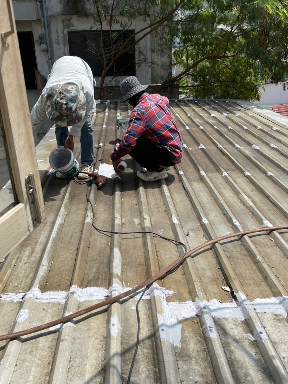 43 - https://ช่างหลังคาทรงชัย.com | ช่างหลังคาทรงชัย - รับแก้ปัญหาหลังคา รับซ่อมหลังคาทุกประเภท แก้ปัญหาตรงจุด โดยทีมช่างมืออาชีพ